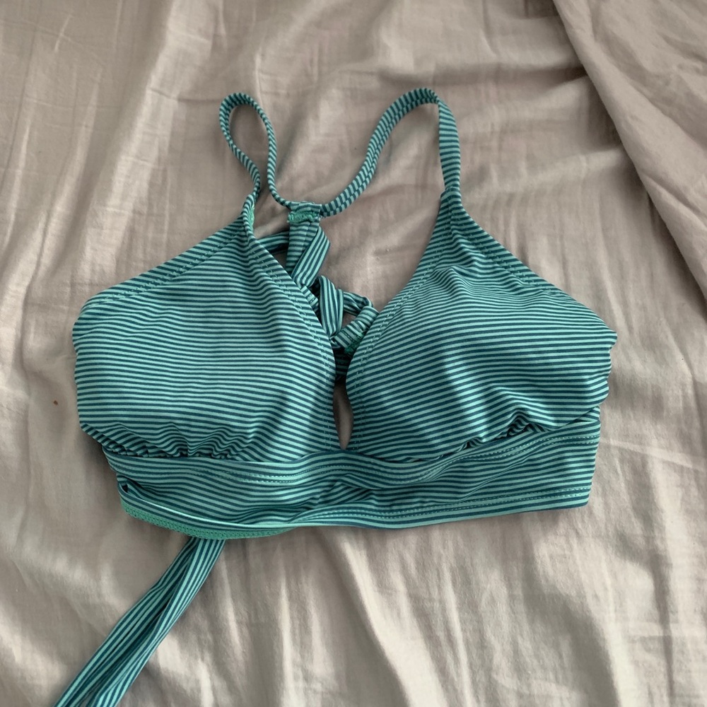 Carve bikini top